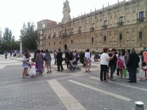 León